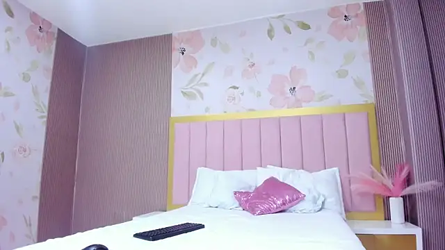 Alanah R online show from 04/06/26, 02:29