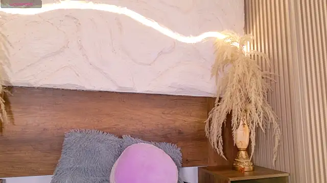 lara curly online show from 04/09/26, 09:59