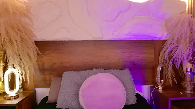 lara curly online show from 05/11/26, 10:16