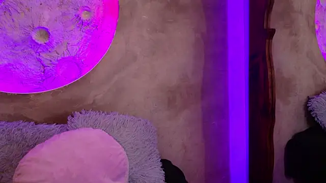 lara curly online show from 06/11/26, 10:23