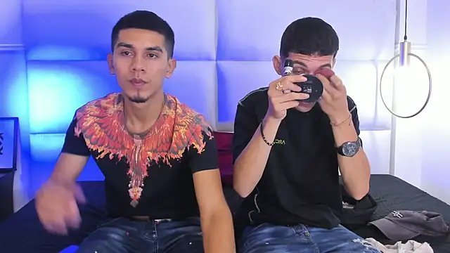 Snapshot of your_d0ll1 chatting on 04/12/26, 04:49 your d0ll1 online show from 04/12/26, 04:49