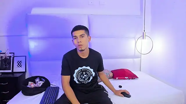 Snapshot of your_d0ll1 chatting on 04/13/26, 12:53 your d0ll1 online show from 04/13/26, 12:53