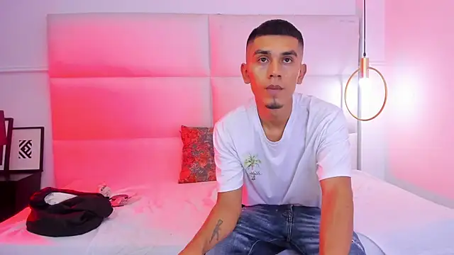 Snapshot of your_d0ll1 chatting on 04/14/26, 01:16 your d0ll1 online show from 04/14/26, 01:16