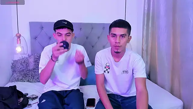 Snapshot of your_d0ll1 chatting on 04/09/26, 12:44 your d0ll1 online show from 04/09/26, 12:44