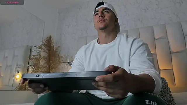 Zane cruz online show from 03/24/26, 11:54