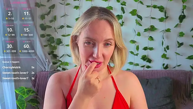 Snapshot of MonikFoxi chatting on 04/06/26, 04:46 MonikFoxi online show from 04/06/26, 04:46