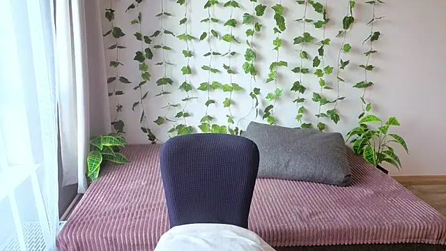 MonikFoxi online show from 05/13/26, 04:19