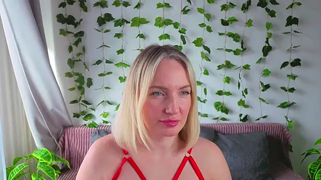 Snapshot of MonikFoxi chatting on 04/03/26, 03:57 MonikFoxi online show from 04/03/26, 03:57