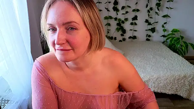 MonikFoxi online show from 07/04/26, 04:30