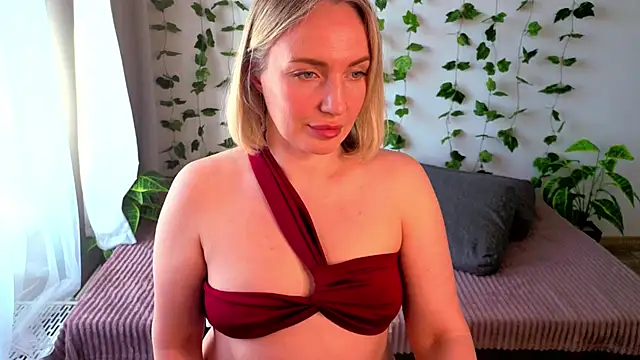MonikFoxi online show from 04/29/26, 04:05