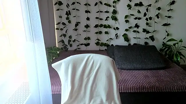MonikFoxi online show from 05/19/26, 04:08