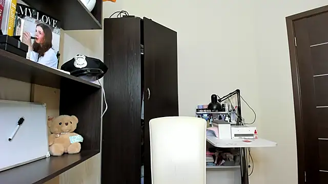Snapshot of OhMyAlice chatting on 06/19/26, 07:41 OhMyAlice online show from 06/19/26, 07:41