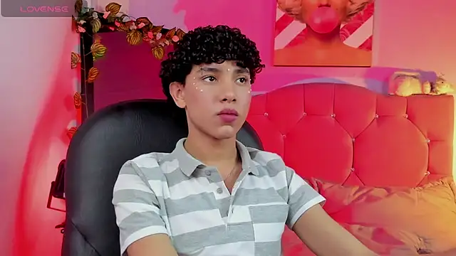 Snapshot of artemis_jones chatting on 03/19/26, 08:53 artemis jones online show from 03/19/26, 08:53