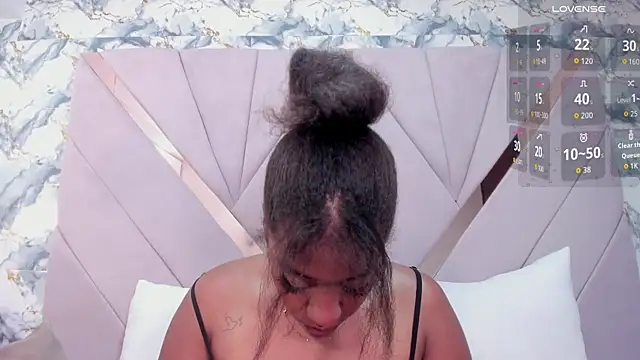 mia rouxx1 online show from 05/06/26, 08:07