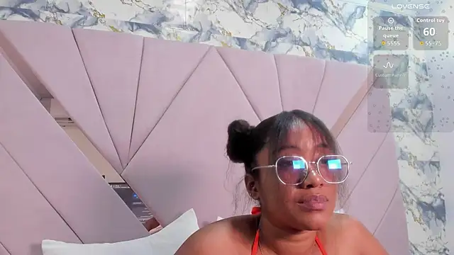 mia rouxx1 online show from 05/05/26, 04:48