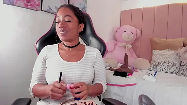 mia rouxx1 online show from 05/18/26, 04:40