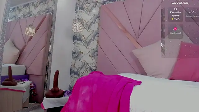 mia rouxx1 online show from 06/04/26, 06:40