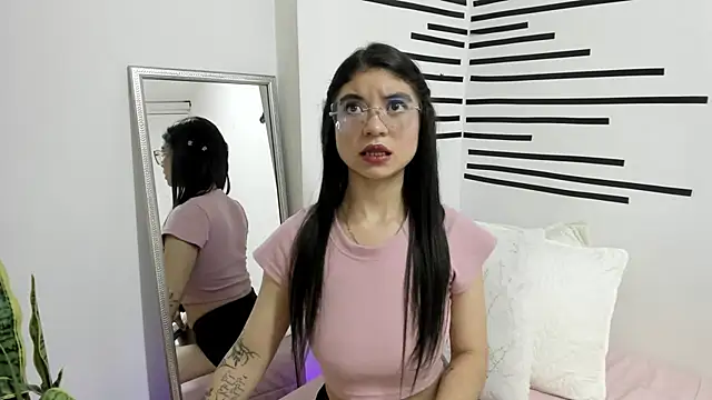 Snapshot of LindaCatalina_ chatting on 06/10/26, 01:34 LindaCatalina online show from 06/10/26, 01:34