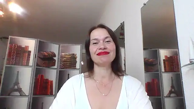 Snapshot of Selena_Moo chatting on 06/18/26, 08:02 Selena Moo online show from 06/18/26, 08:02