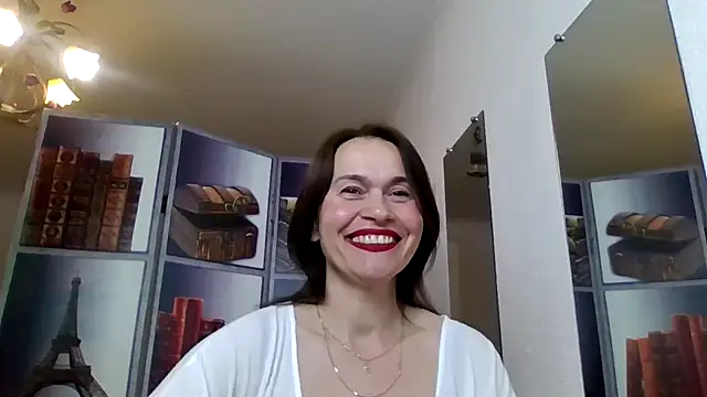 Selena Moo online show from 04/30/26, 09:41