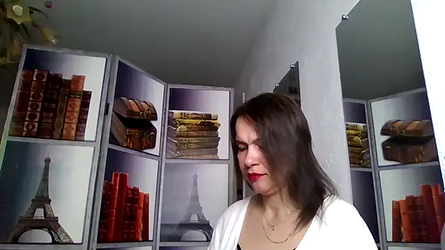 Selena Moo online show from 04/11/26, 08:29