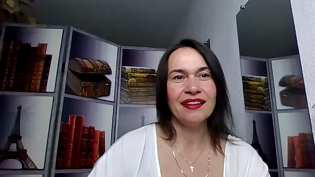 Selena Moo online show from 04/18/26, 10:17