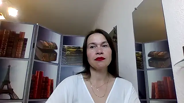 Selena Moo online show from 05/12/26, 08:10