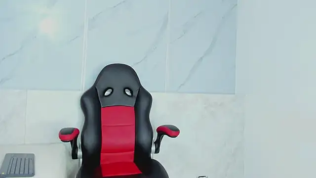 Snapshot of kate_bould_ chatting on 04/06/26, 04:46 kate bould online show from 04/06/26, 04:46