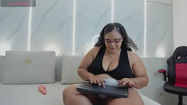 Snapshot of kate_bould_ chatting on 04/13/26, 03:32 kate bould online show from 04/13/26, 03:32