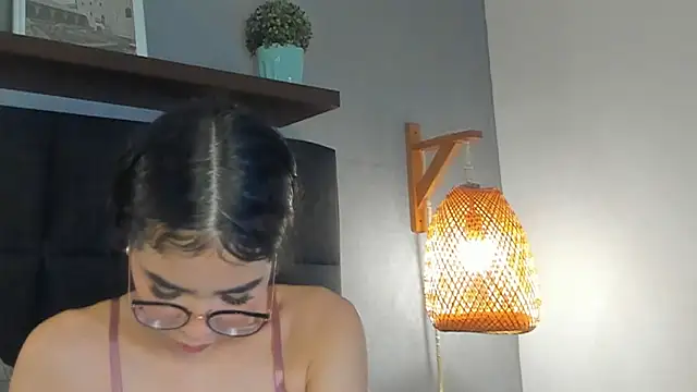 Snapshot of sofi_alix chatting on 04/14/26, 07:52 sofi alix online show from 04/14/26, 07:52