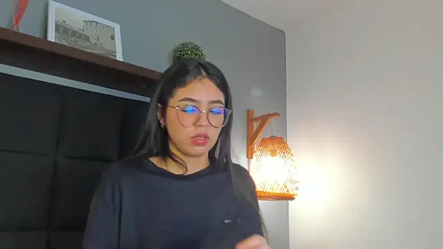 Snapshot of sofi_alix chatting on 04/05/26, 08:04 sofi alix online show from 04/05/26, 08:04