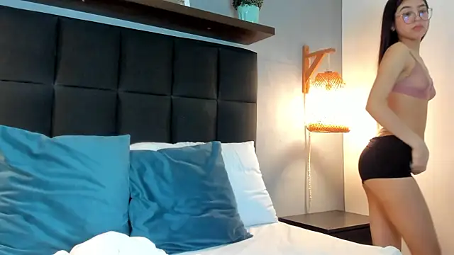 Snapshot of sofi_alix chatting on 04/06/26, 08:10 sofi alix online show from 04/06/26, 08:10