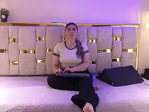 HELLEN MARK online show from 03/25/26, 11:42