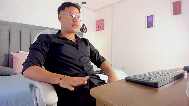 Liam ruse online show from 03/21/26, 08:13