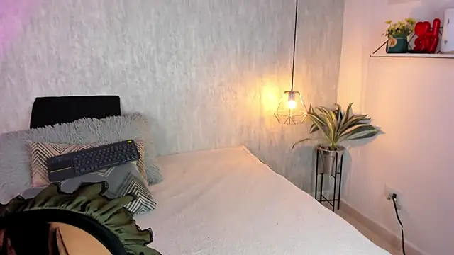 Agatha Zc  online show from 04/10/26, 12:01