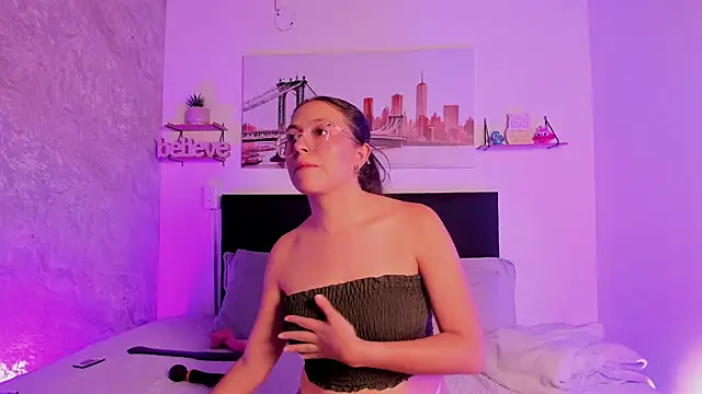 SofiaLujan  online show from 04/08/26, 11:50