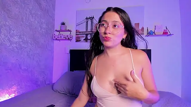 SofiaLujan  online show from 04/28/26, 11:20