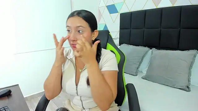 kira relish online show from 04/05/26, 11:17