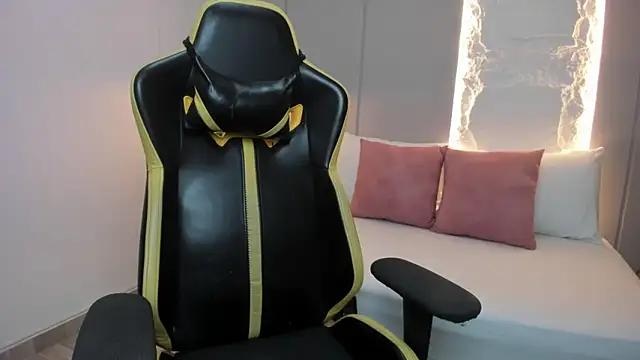 kira relish online show from 05/28/26, 01:57