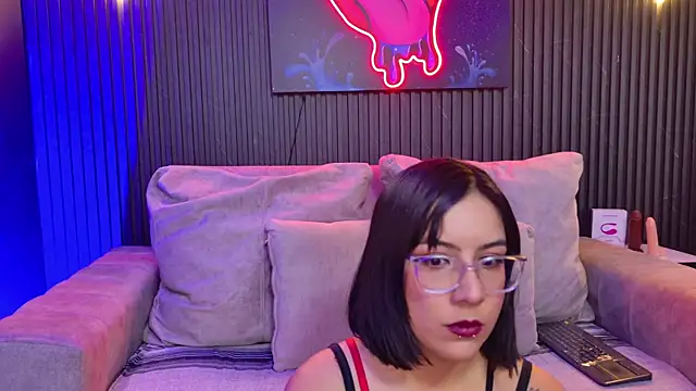 HannaMiller01  online show from 03/26/26, 07:45