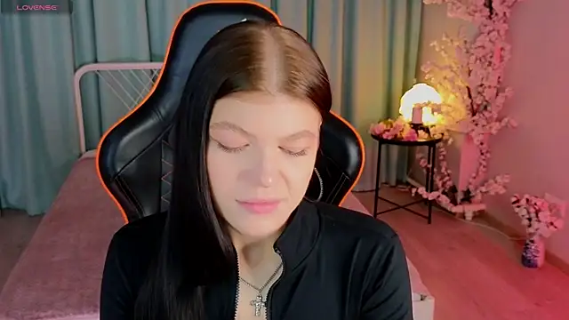 Snapshot of Softeach chatting on 04/12/26, 08:34 Softeach online show from 04/12/26, 08:34