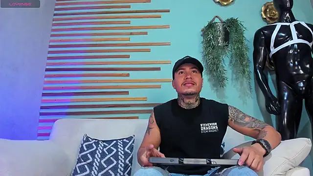 Snapshot of Lance_miller chatting on 04/14/26, 01:21 Lance miller online show from 04/14/26, 01:21