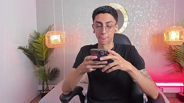 Snapshot of Gio_carangi chatting on 04/12/26, 02:37 Gio carangi online show from 04/12/26, 02:37