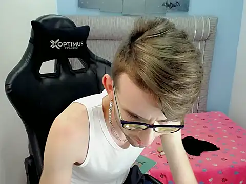 Snapshot of Dani_high chatting on 04/05/26, 11:28 Dani high online show from 04/05/26, 11:28