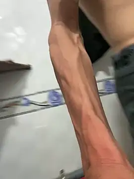 Nguyencuong1999 online show from 04/08/26, 08:16