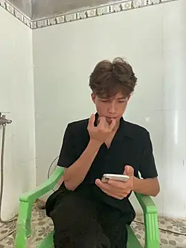Nguyencuong1999 online show from 05/18/26, 07:46