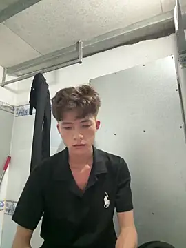 Nguyencuong1999 online show from 04/24/26, 04:47