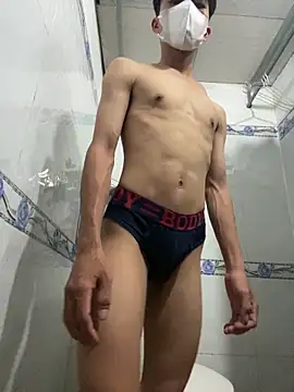 Nguyencuong1999 online show from 04/04/26, 05:41