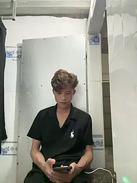 Nguyencuong1999 online show from 05/04/26, 05:22
