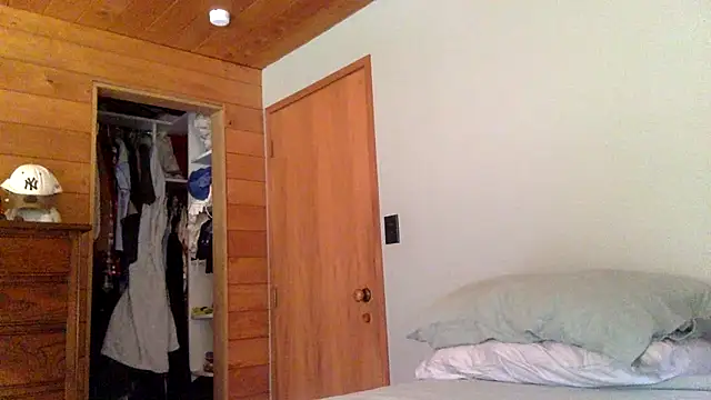 Snapshot of HANA478 chatting on 04/14/26, 12:48 HANA478 online show from 04/14/26, 12:48